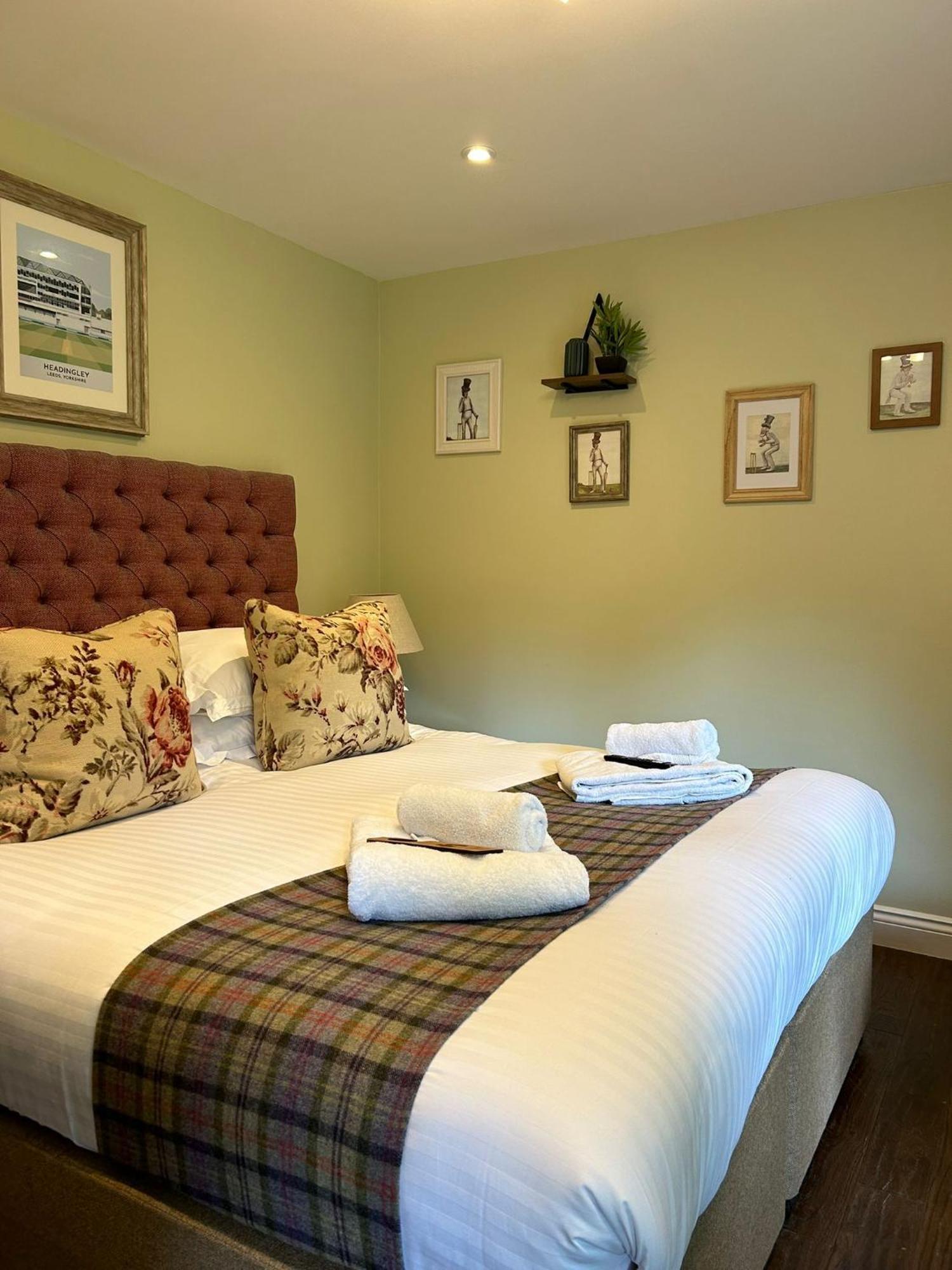 The Thomas Lord Hotel West Meon Exterior photo