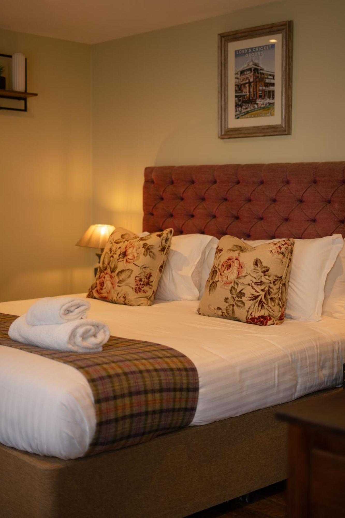 The Thomas Lord Hotel West Meon Exterior photo