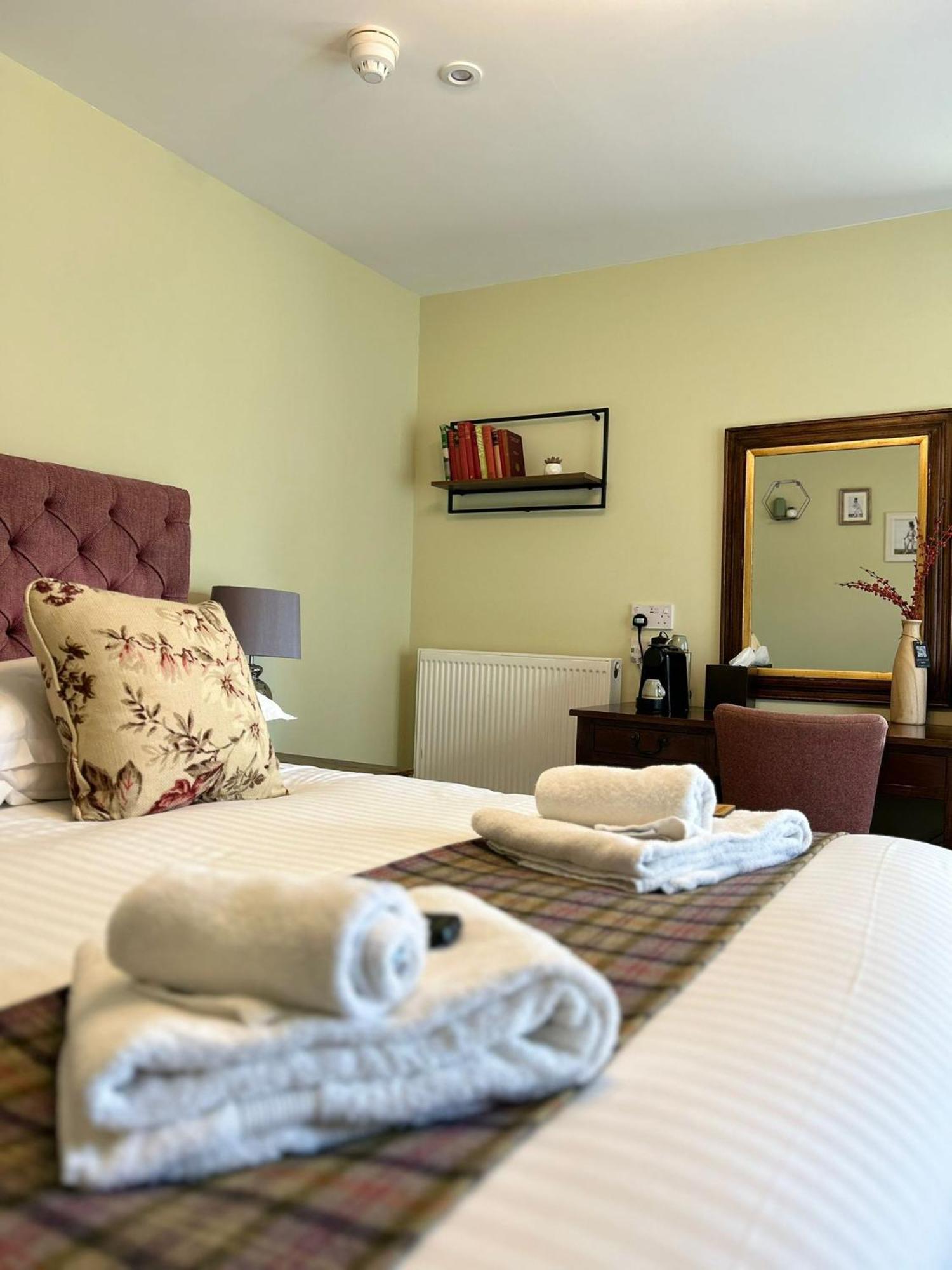 The Thomas Lord Hotel West Meon Exterior photo