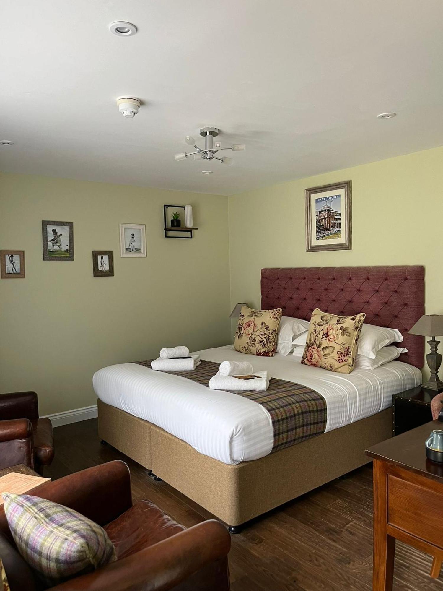 The Thomas Lord Hotel West Meon Exterior photo