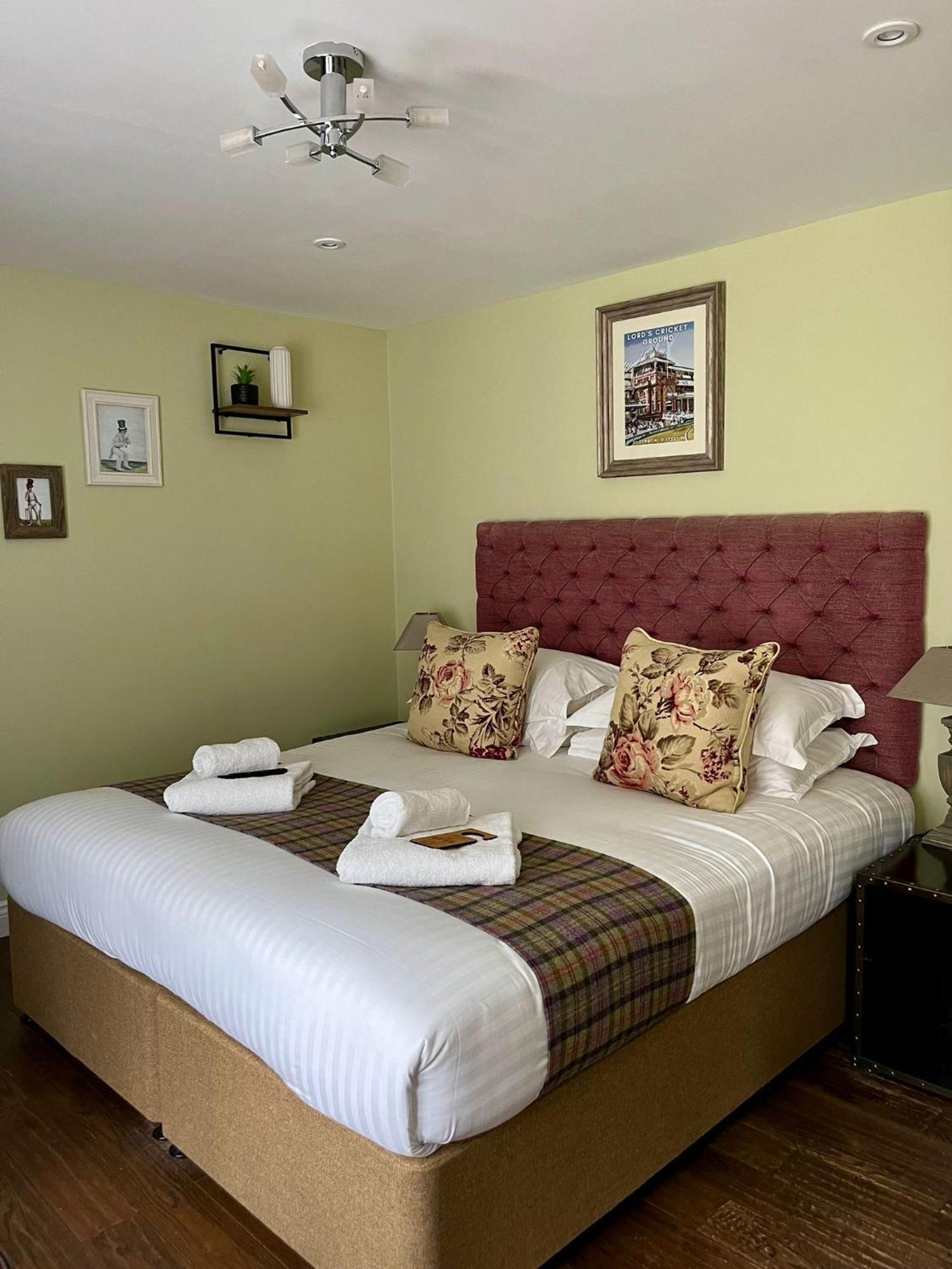 The Thomas Lord Hotel West Meon Exterior photo