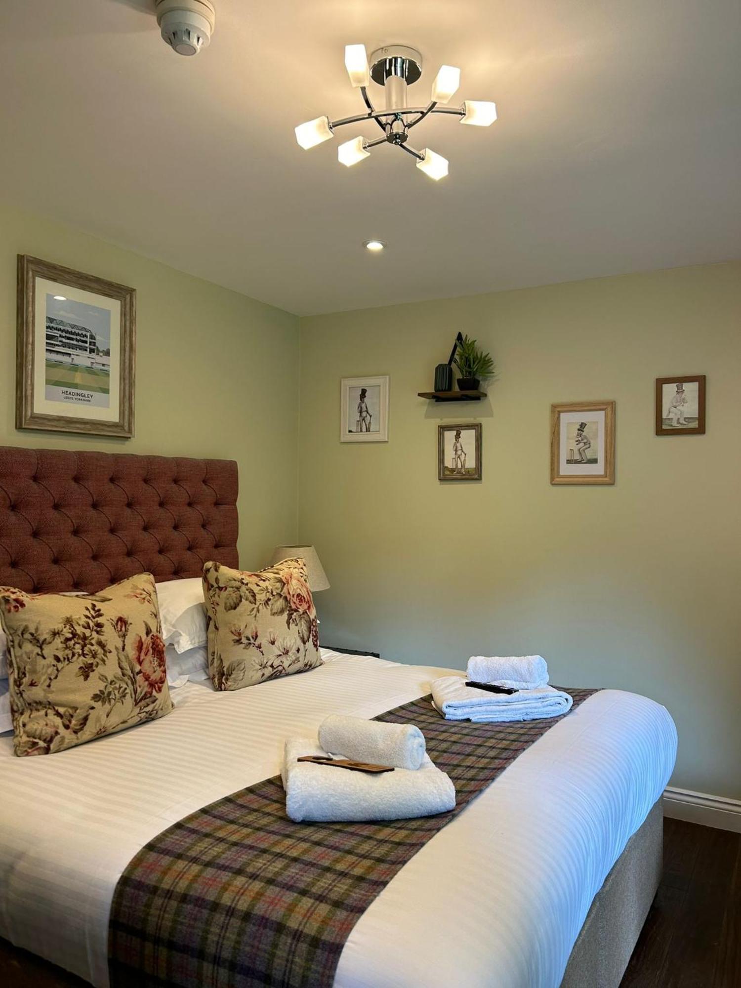 The Thomas Lord Hotel West Meon Exterior photo